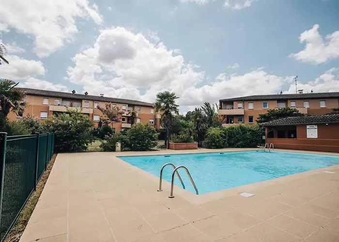 Апартаменты Bird Garden, Piscine, Parking, Calme Монтобан